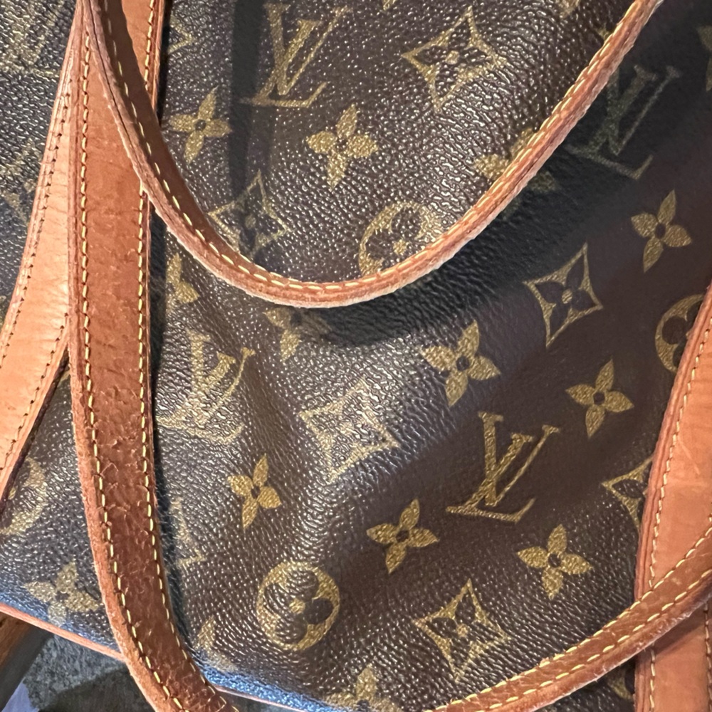 LOUIS VUITTON Monogram Canvas Sac
Shopping Tote - Picture 13 of 16